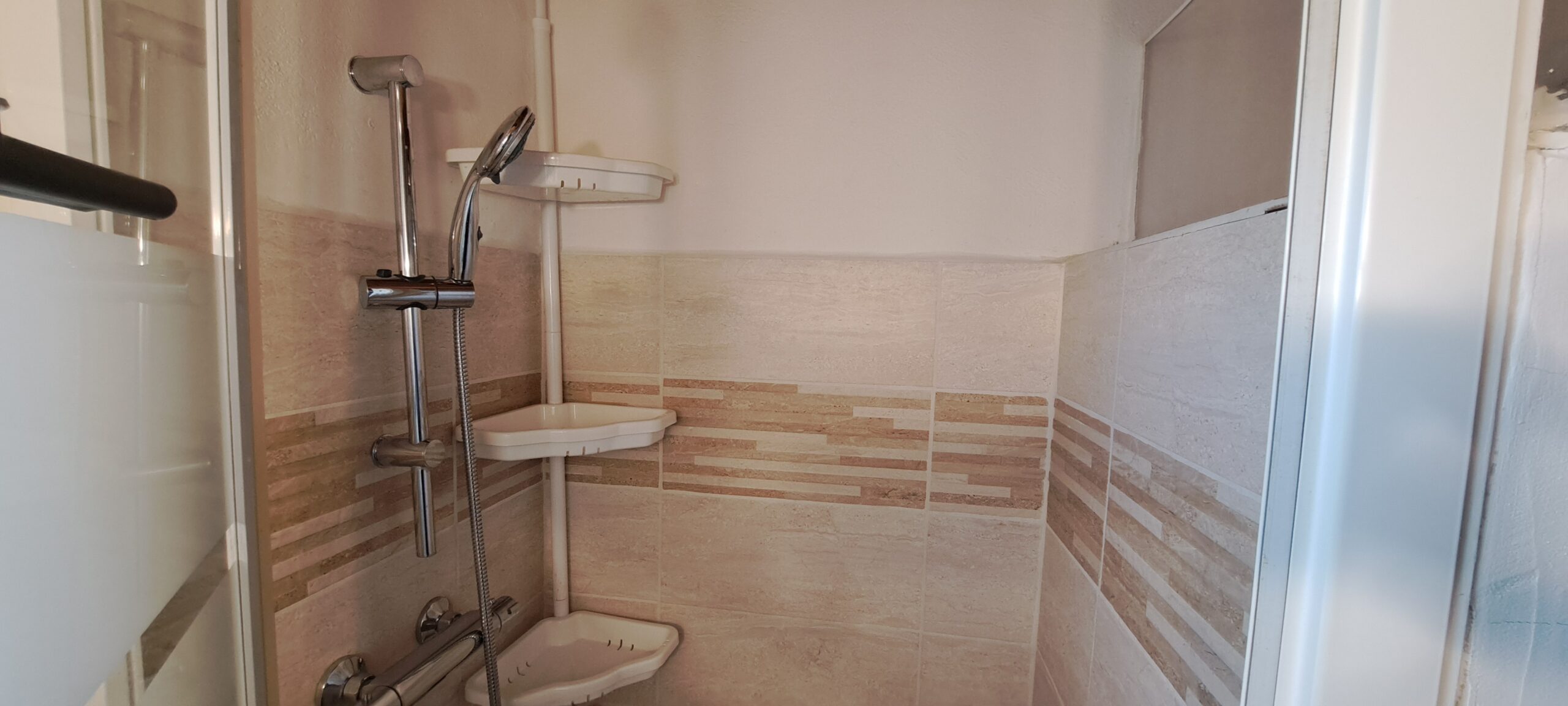 Cabine douche de la Salle d'eau de l'Oustau dei Aucèus 