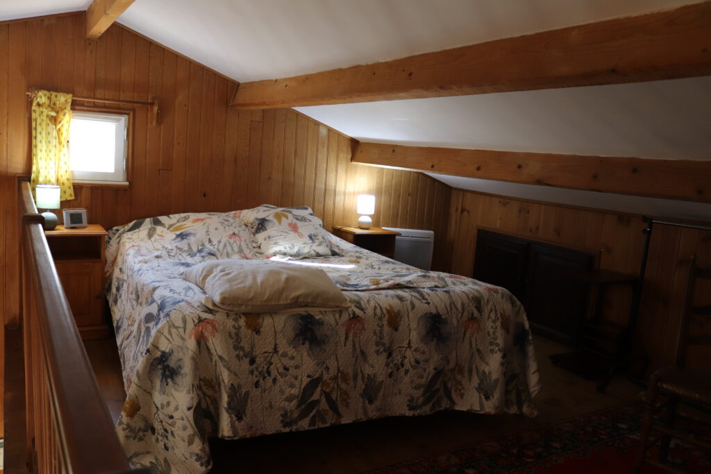 Le "nid des oiseaux", chambre en mezzanine de l'Oustau dei Aucèus.