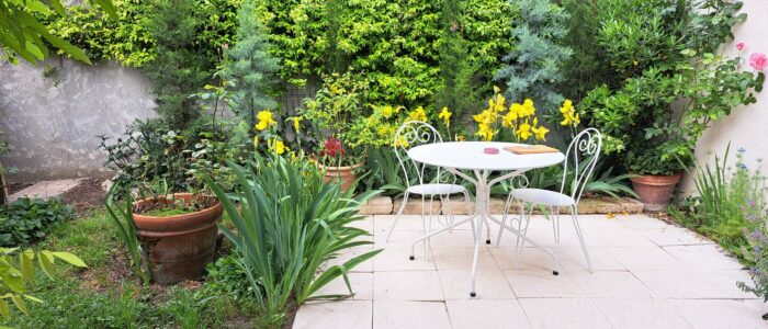 Terrasse privative et close au jardin
