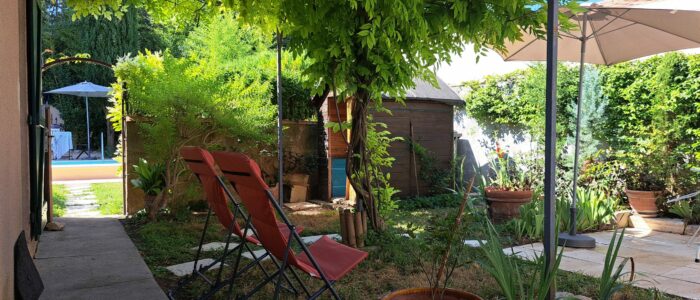 Sous l'ombrage de la Glycine à la terrasse