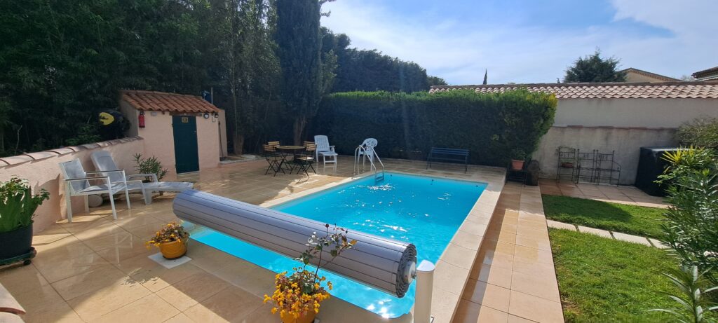 Piscine partagée de l'Oustau dei Aucèus (vue Sud-Ouest).