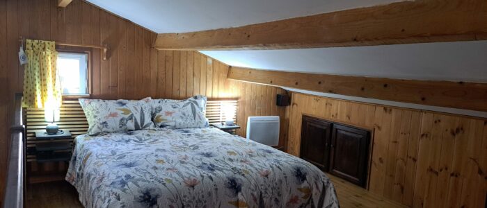 La chambre en Mezzanine de L'Oustau dei Aucèus.