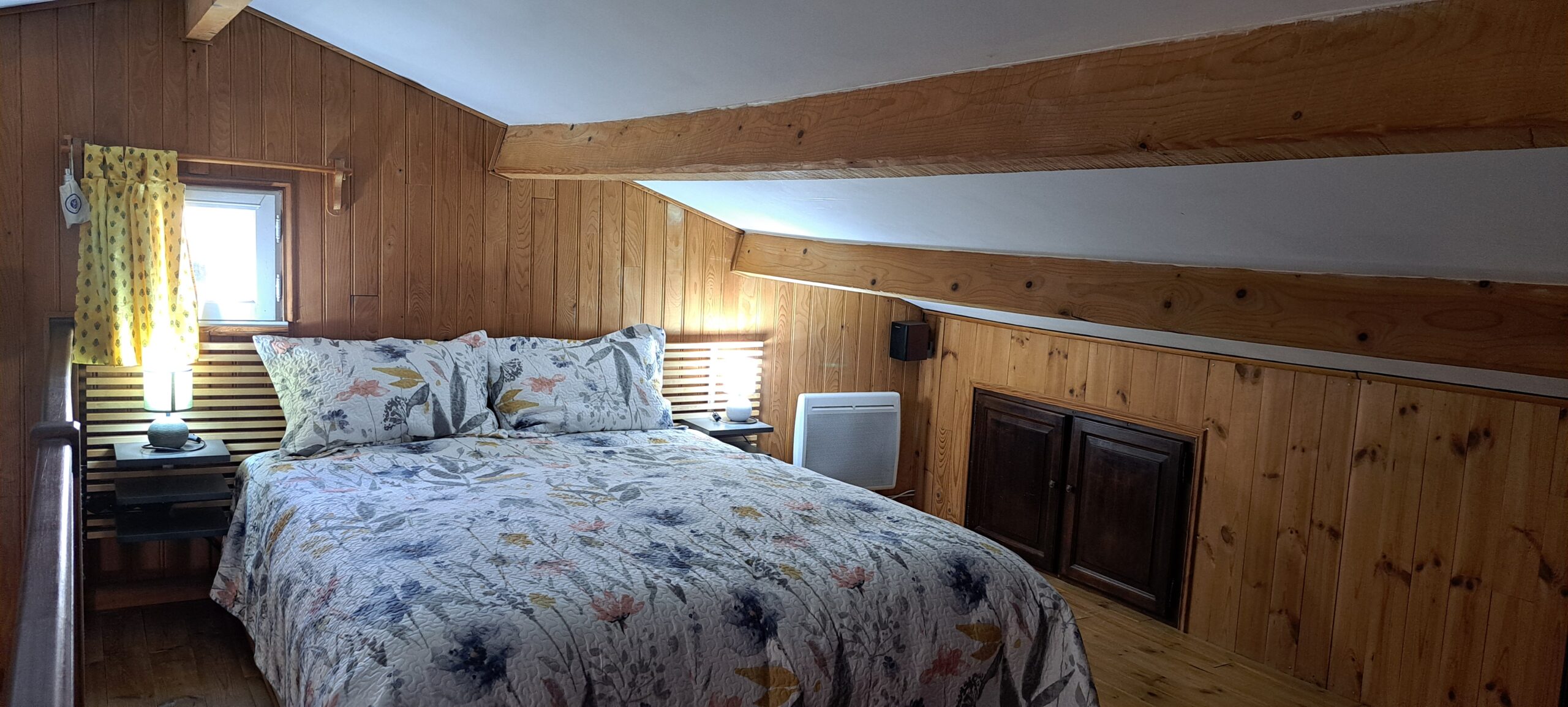 La chambre en Mezzanine de L'Oustau dei Aucèus.