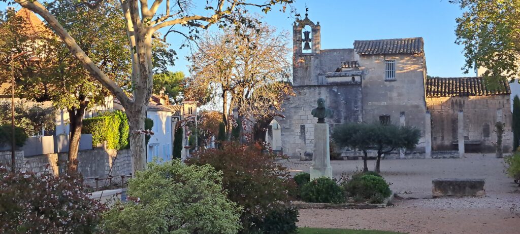 Chapelle Notre Dame de la Pitié à Saint-Rémy-de-Provence sur la route des "Antiques" situé à 15 minutes de la location de vacances pour 2 personnes L'Oustau dei Aucèus.